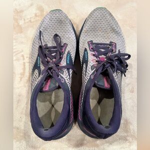 Brooks Ghost Women's Gray Knit Running Shoes with Navy and Pink Details